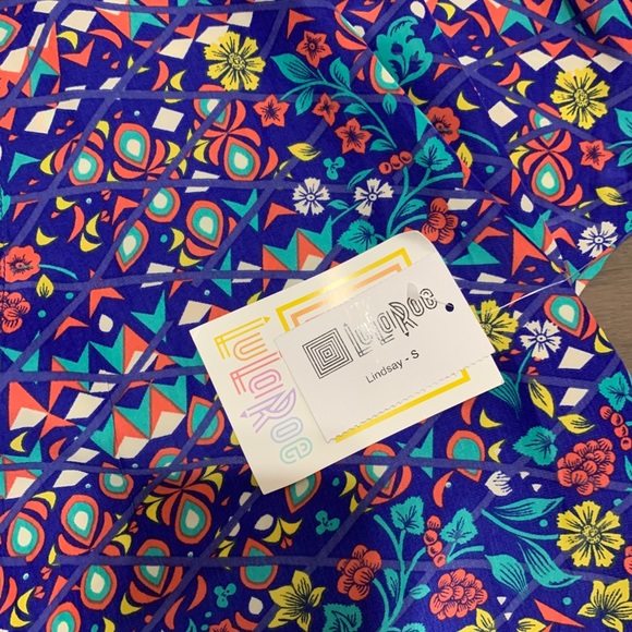 SOLD M NWT LuLaRoe Lindsay - Picture 2 of 3